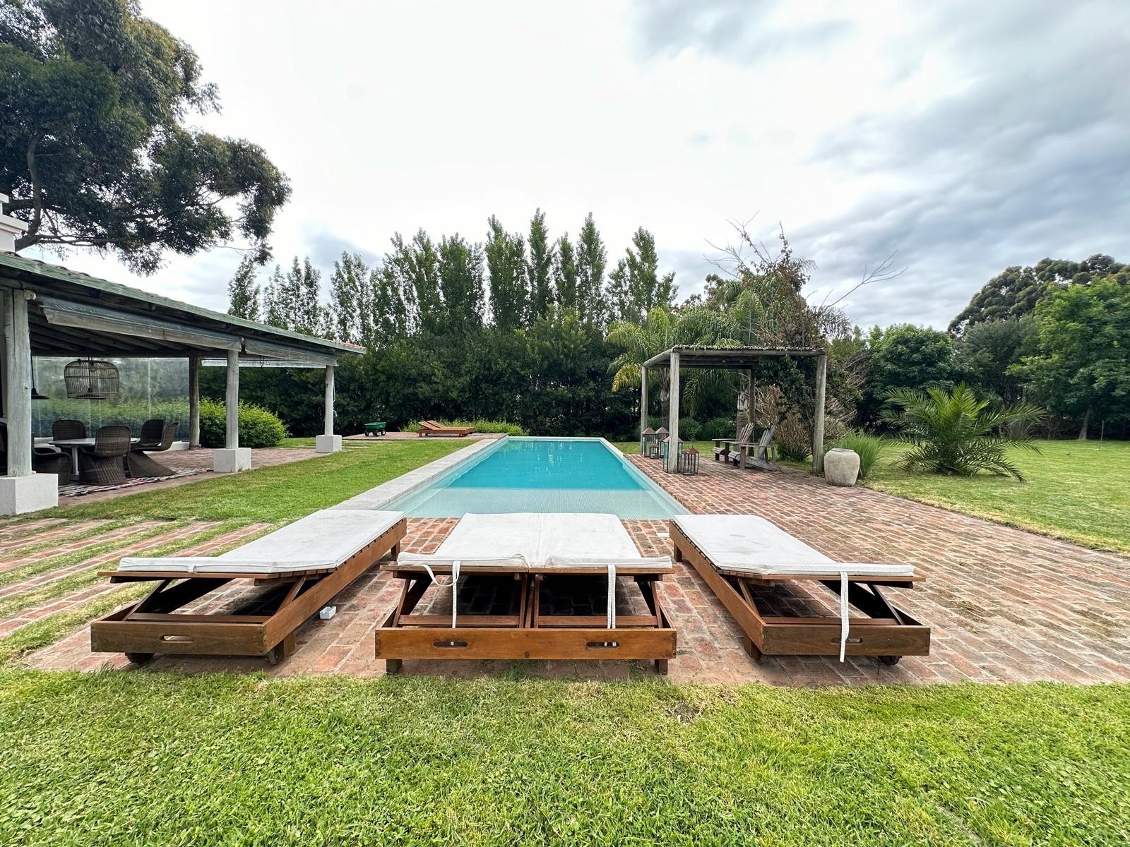 Casa amplia en venta y alquiler en el Quijote
